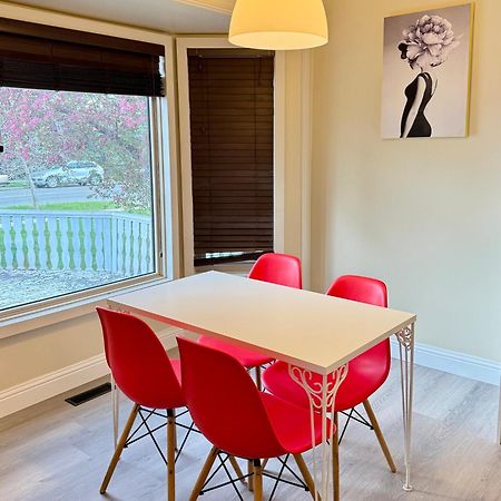 Gorgeous House&30 Second Bus Station Close C-Train& Free Parking YYC Екстериор снимка