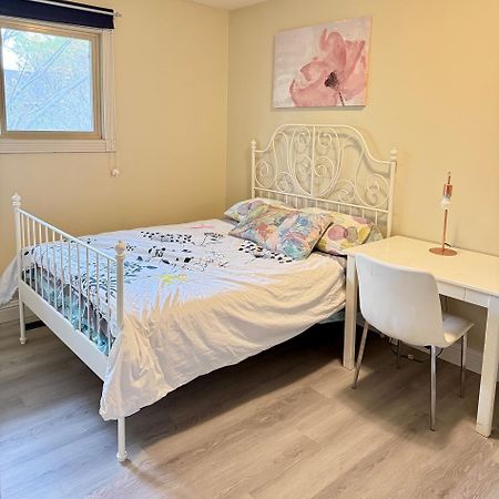 Gorgeous House&30 Second Bus Station Close C-Train& Free Parking YYC Екстериор снимка