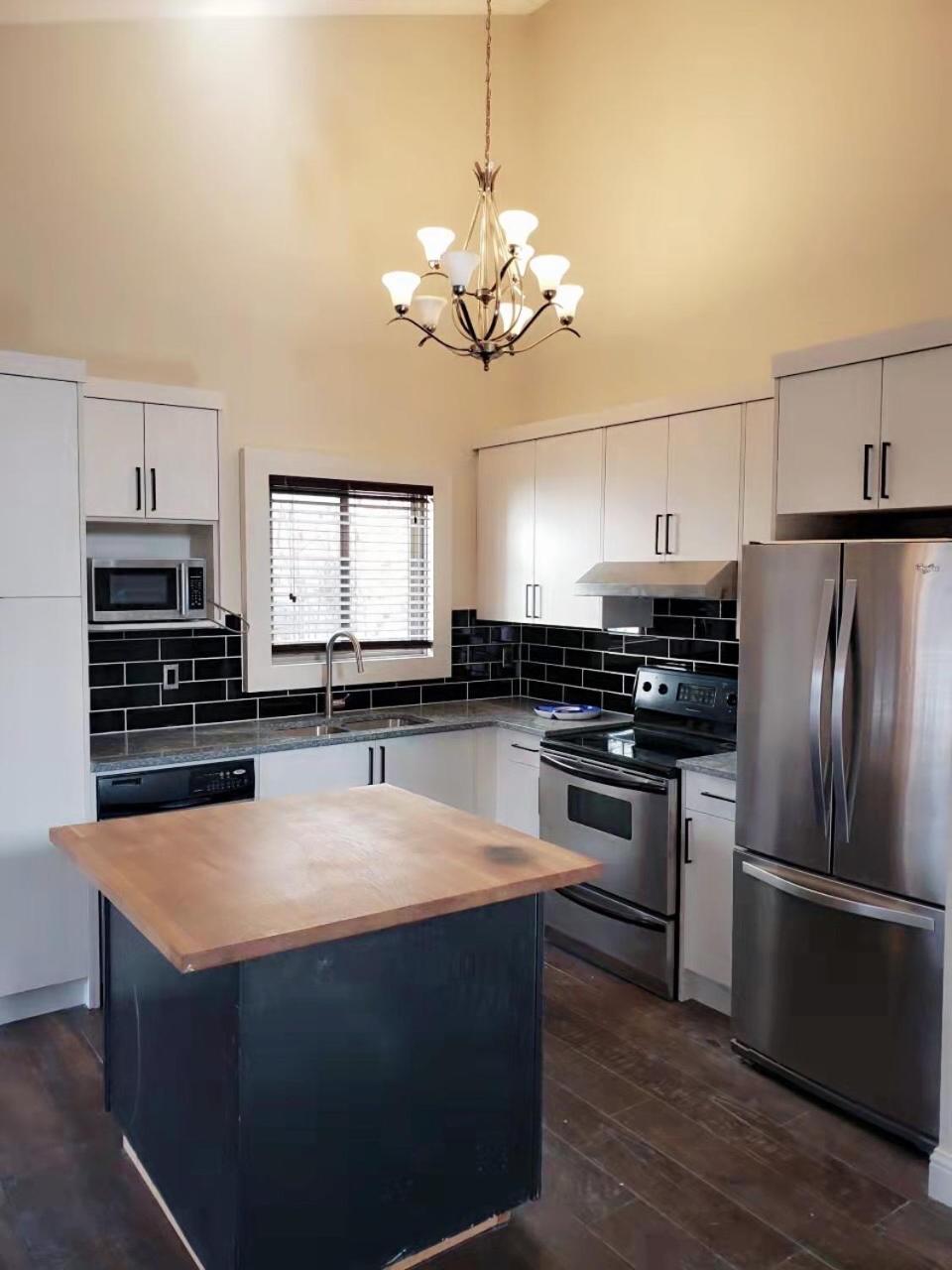 Gorgeous House&30 Second Bus Station Close C-Train& Free Parking YYC Екстериор снимка