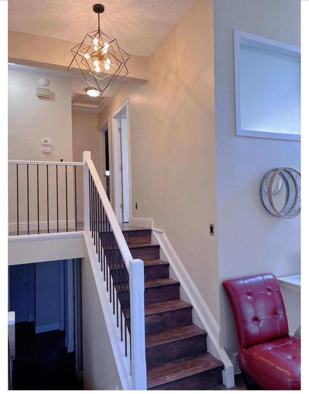 Gorgeous House&30 Second Bus Station Close C-Train& Free Parking YYC Екстериор снимка