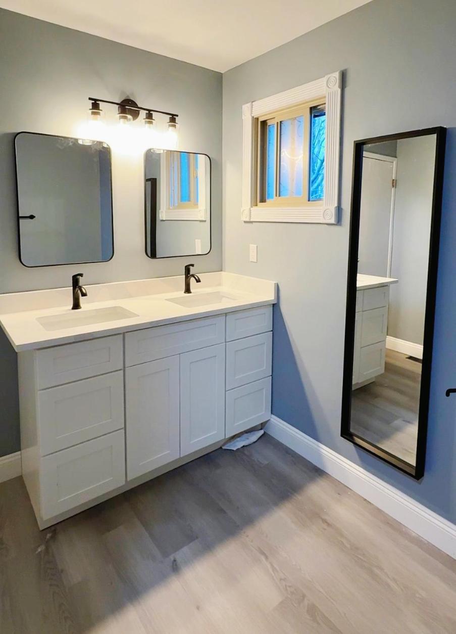 Gorgeous House&30 Second Bus Station Close C-Train& Free Parking YYC Екстериор снимка