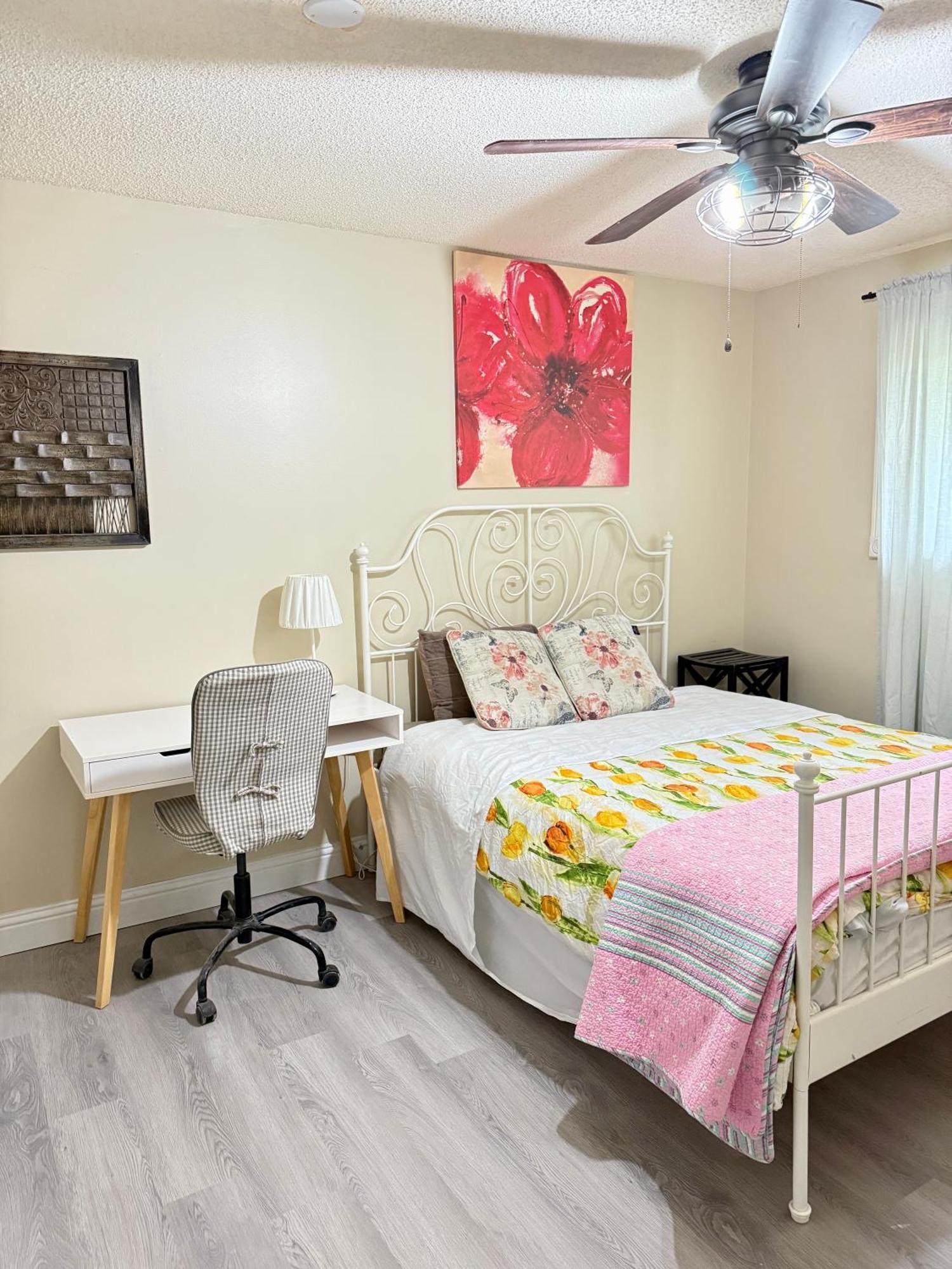 Gorgeous House&30 Second Bus Station Close C-Train& Free Parking YYC Екстериор снимка