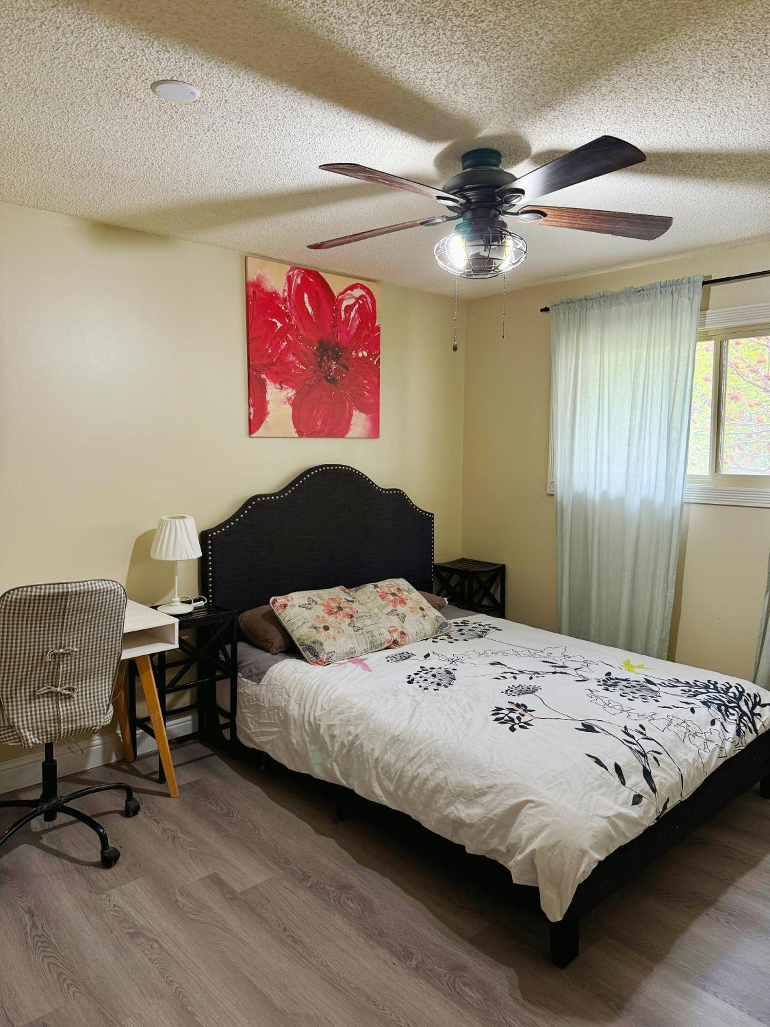Gorgeous House&30 Second Bus Station Close C-Train& Free Parking YYC Екстериор снимка